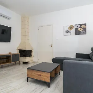 maple-oak-apartment-401.hotelsatayianapa.com/