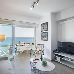 mackenzie-zoe-seafront-suite.protaras-cy-hotels.com/